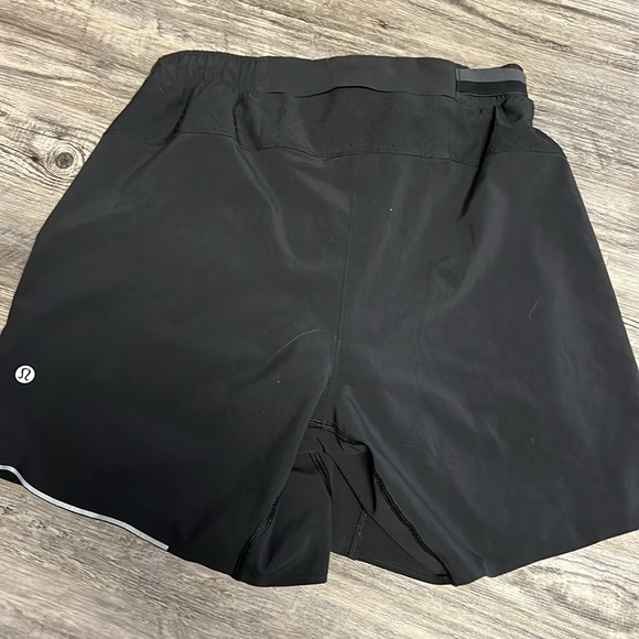 Lululemon Athletica shorts men - Picture 2 of 2